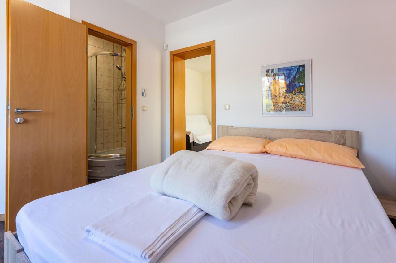 Rimac Apartment And Rooms Novi Vinodolski Eksteriør bilde